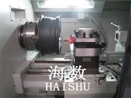 探針靠近接觸，紅燈亮開(kāi)始對(duì)刀